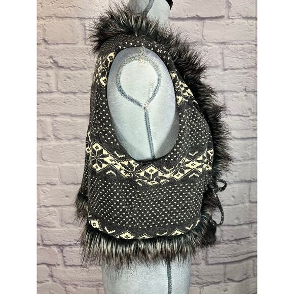 Vintage Y2K American Rag Nordic Style Fur-lined Cropped Vest - Picture 4 of 10
